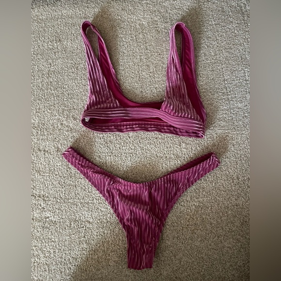 Dippin daisys Plush Plur velvet Swimsuit - Picture 2 of 2